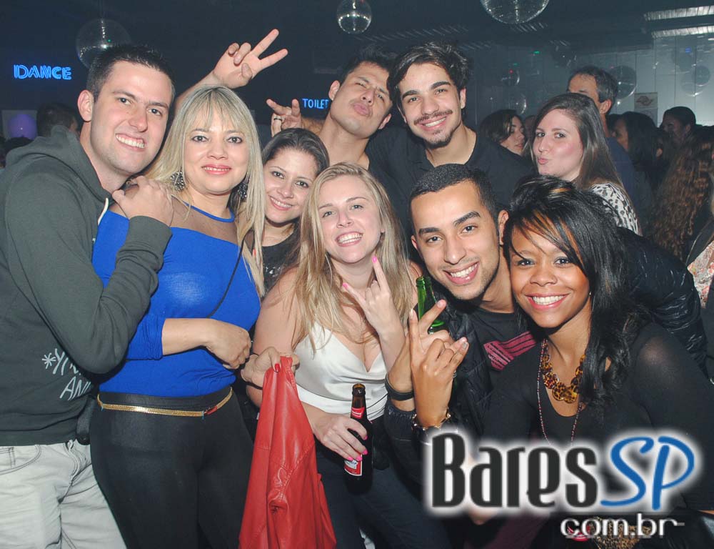 Akbar Lounge & Disco apresentou a Noite do Óculos Escuro Akbar Lounge & Disco apresentou a Noite do Óculos Escuro