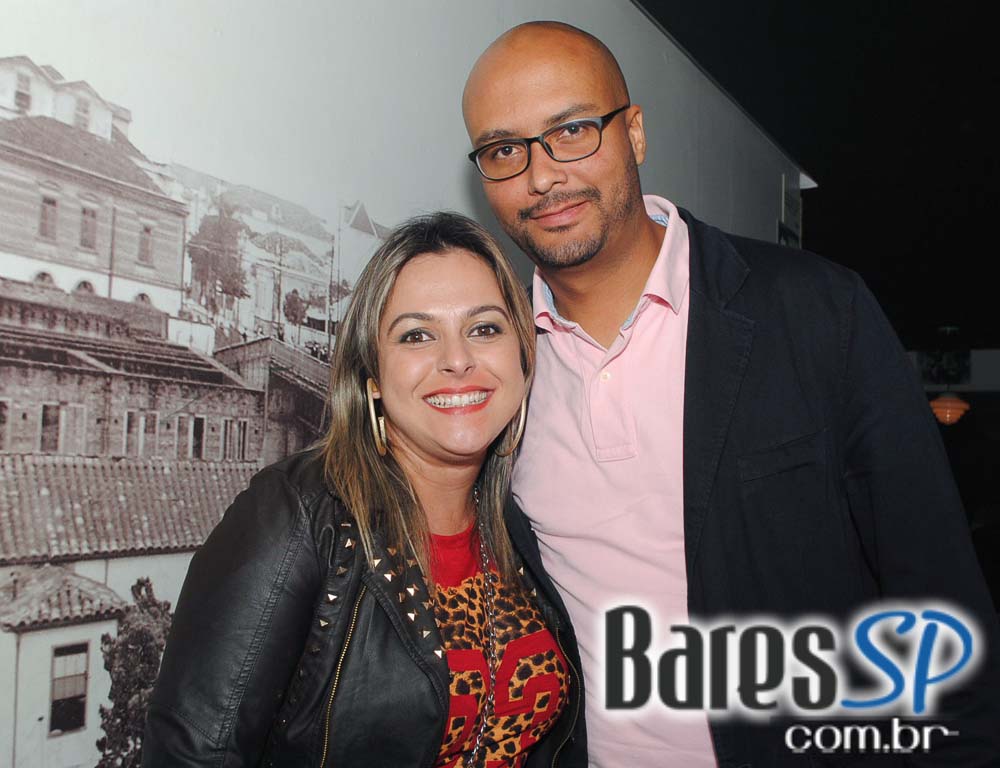 Akbar Lounge & Disco apresentou a Noite do Óculos Escuro Akbar Lounge & Disco apresentou a Noite do Óculos Escuro