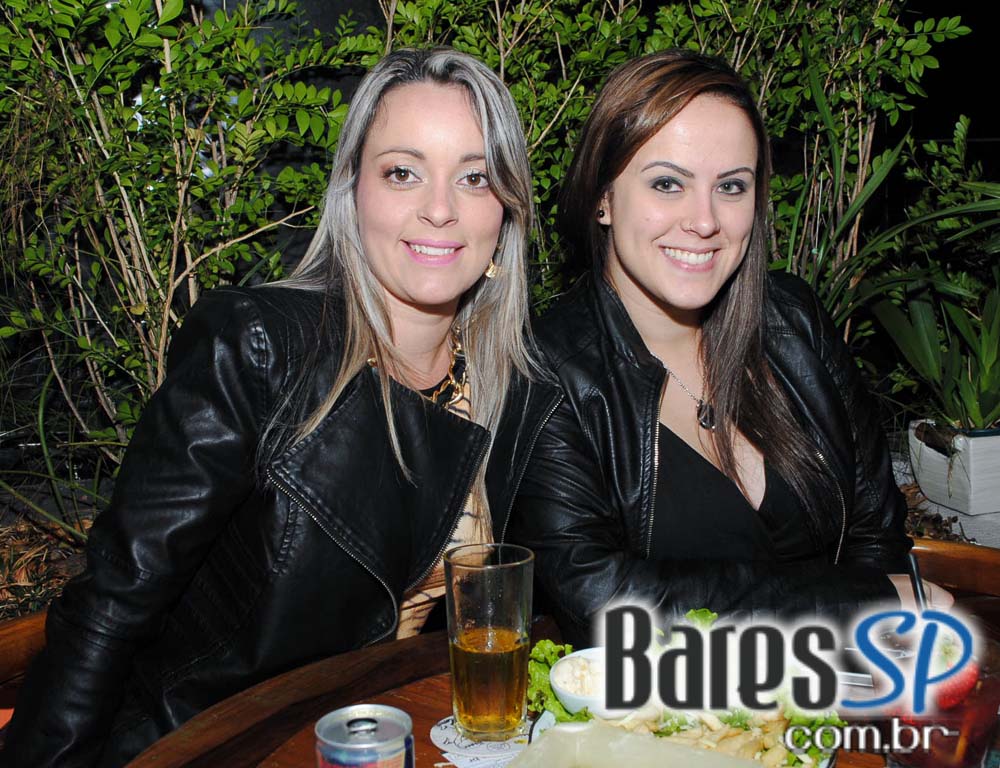 Akbar Lounge & Disco apresentou a Noite do Óculos Escuro Akbar Lounge & Disco apresentou a Noite do Óculos Escuro