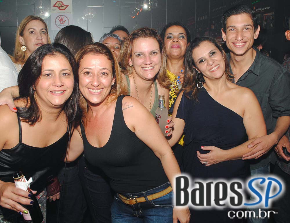 Akbar Lounge & Disco apresentou a Noite do Óculos Escuro Akbar Lounge & Disco apresentou a Noite do Óculos Escuro