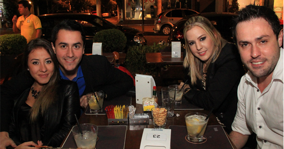 Happy Hour descontraído com pop rock no BQ Moema