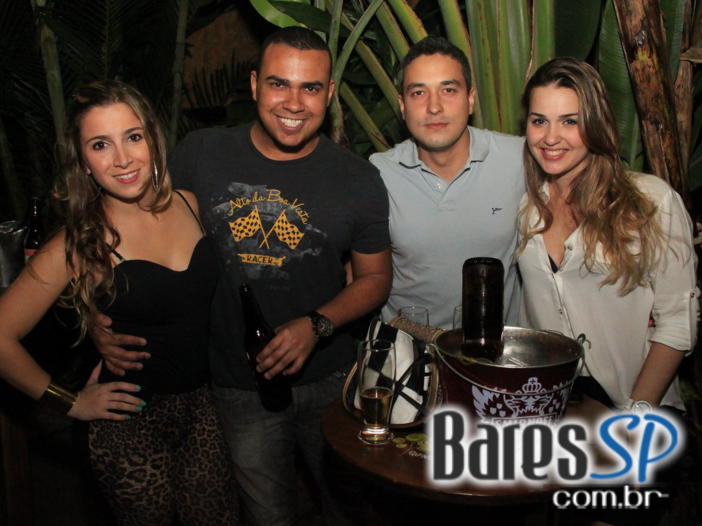 Luciana e Rodrigo Rios animaram o palco do Quintal do Espeto Moema no domingo Luciana e Rodrigo Rios animaram o palco do Quintal do Espeto Moema no domingo