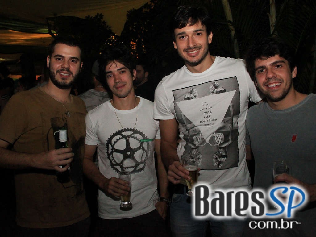 Luciana e Rodrigo Rios animaram o palco do Quintal do Espeto Moema no domingo Luciana e Rodrigo Rios animaram o palco do Quintal do Espeto Moema no domingo