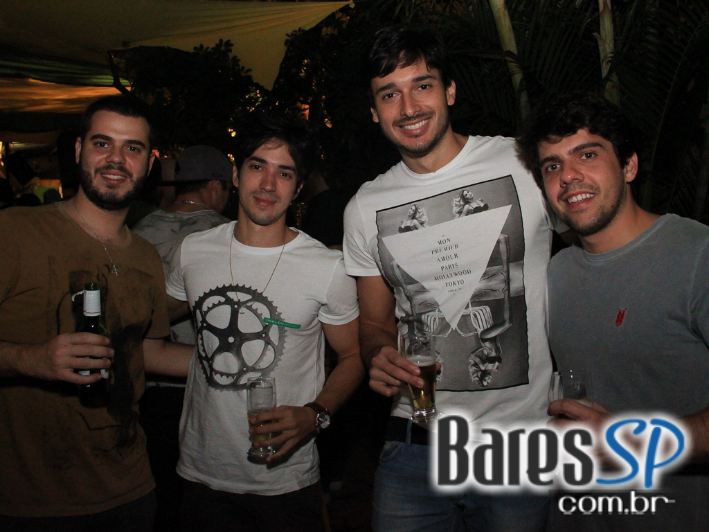 Luciana e Rodrigo Rios animaram o palco do Quintal do Espeto Moema no domingo Luciana e Rodrigo Rios animaram o palco do Quintal do Espeto Moema no domingo