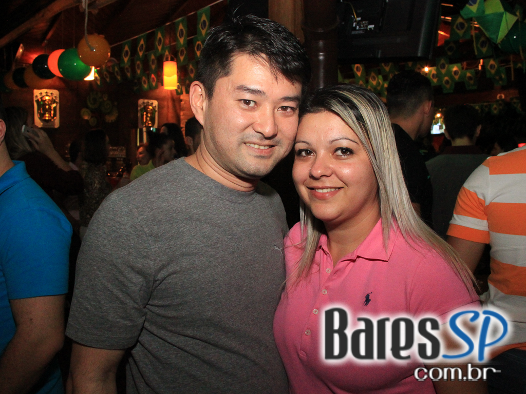 Luciana e Rodrigo Rios animaram o palco do Quintal do Espeto Moema no domingo Luciana e Rodrigo Rios animaram o palco do Quintal do Espeto Moema no domingo