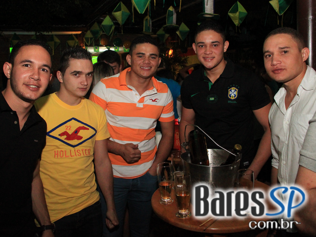 Luciana e Rodrigo Rios animaram o palco do Quintal do Espeto Moema no domingo Luciana e Rodrigo Rios animaram o palco do Quintal do Espeto Moema no domingo