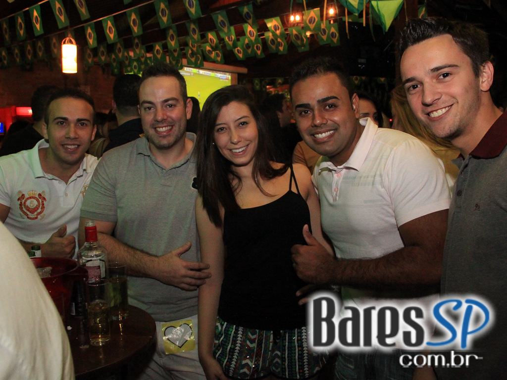 Luciana e Rodrigo Rios animaram o palco do Quintal do Espeto Moema no domingo Luciana e Rodrigo Rios animaram o palco do Quintal do Espeto Moema no domingo