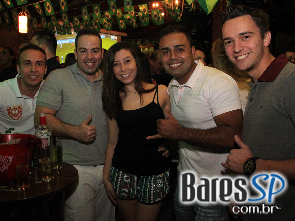 Luciana e Rodrigo Rios animaram o palco do Quintal do Espeto Moema no domingo Luciana e Rodrigo Rios animaram o palco do Quintal do Espeto Moema no domingo