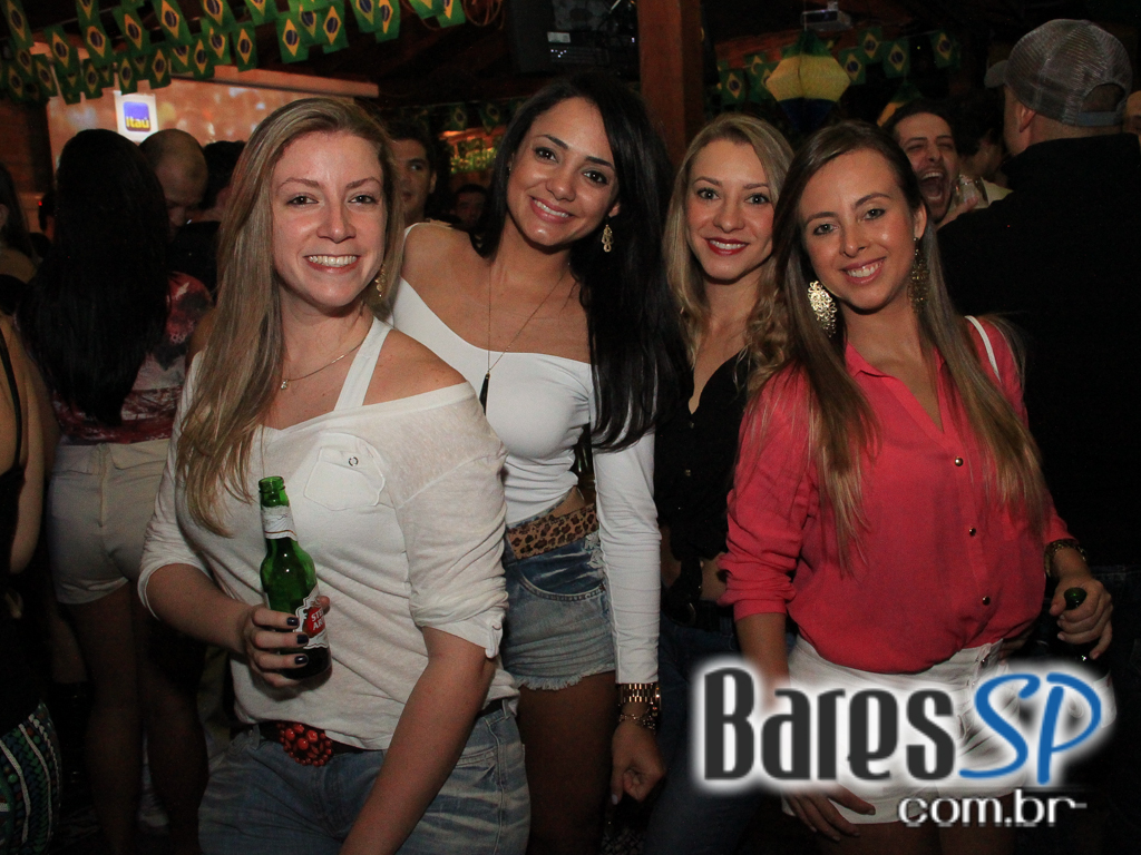 Luciana e Rodrigo Rios animaram o palco do Quintal do Espeto Moema no domingo Luciana e Rodrigo Rios animaram o palco do Quintal do Espeto Moema no domingo