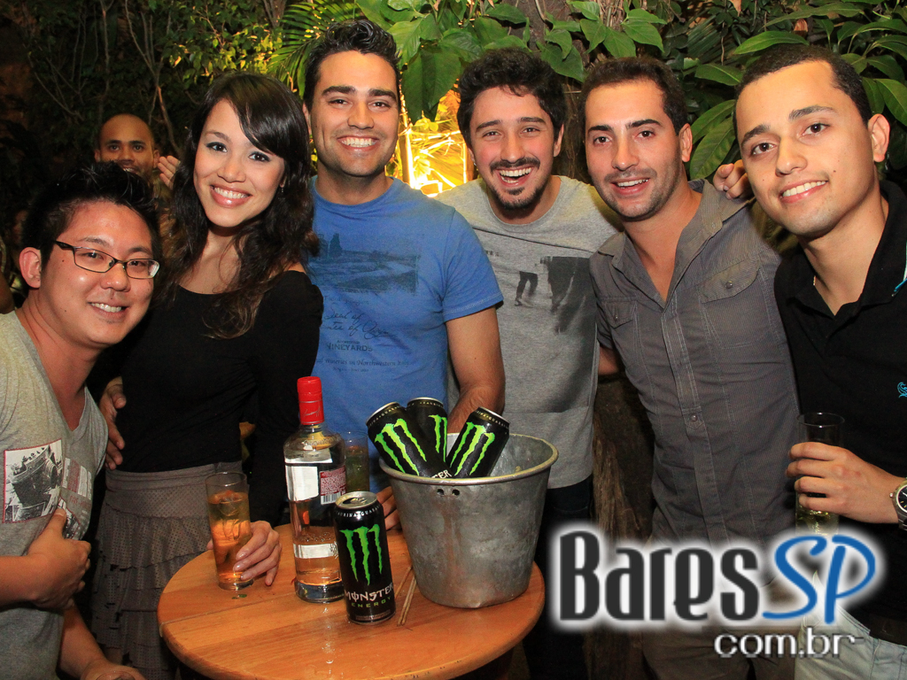 Luciana e Rodrigo Rios animaram o palco do Quintal do Espeto Moema no domingo Luciana e Rodrigo Rios animaram o palco do Quintal do Espeto Moema no domingo