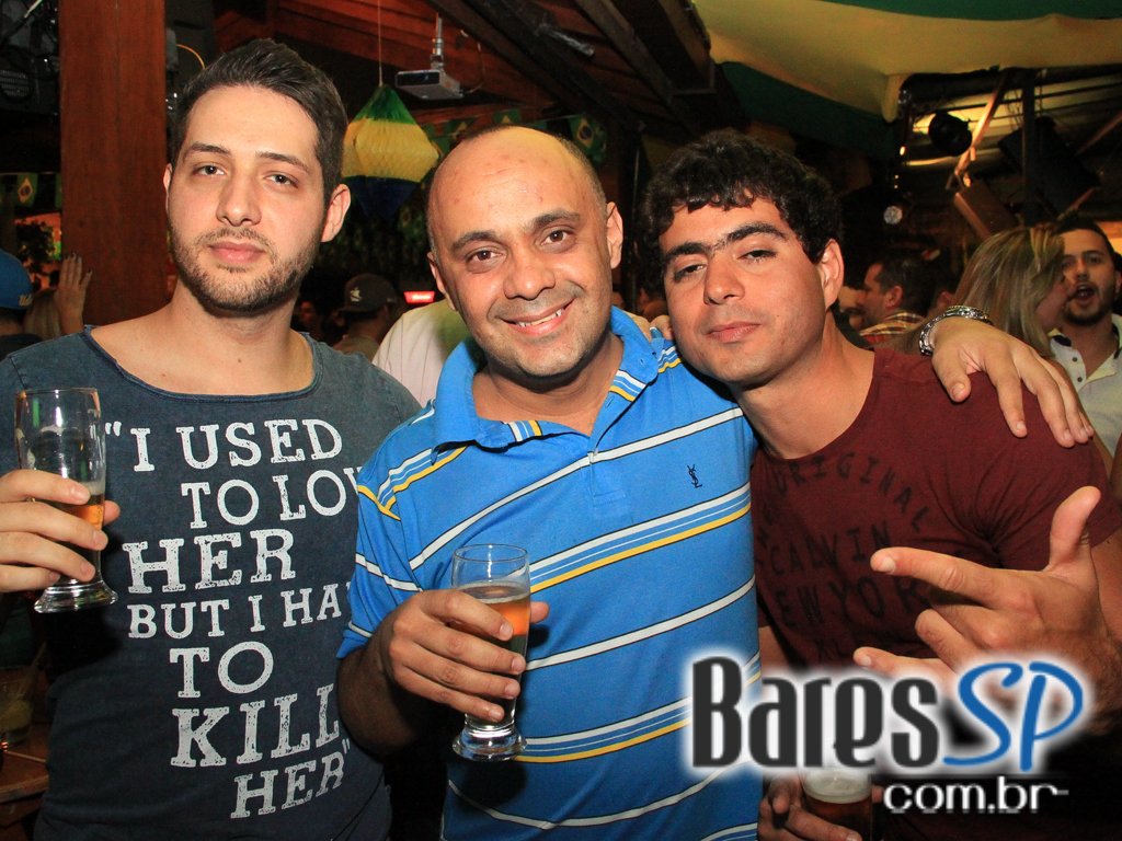 Luciana e Rodrigo Rios animaram o palco do Quintal do Espeto Moema no domingo Luciana e Rodrigo Rios animaram o palco do Quintal do Espeto Moema no domingo