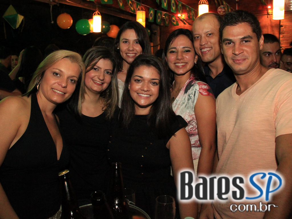 Luciana e Rodrigo Rios animaram o palco do Quintal do Espeto Moema no domingo Luciana e Rodrigo Rios animaram o palco do Quintal do Espeto Moema no domingo