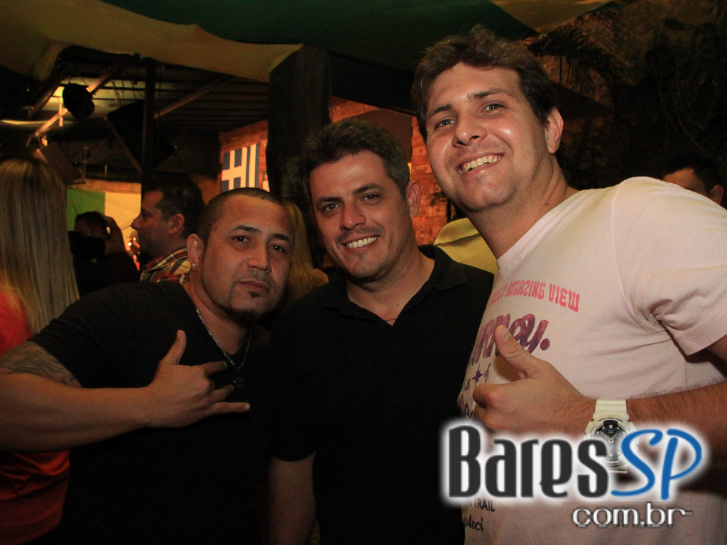 Luciana e Rodrigo Rios animaram o palco do Quintal do Espeto Moema no domingo Luciana e Rodrigo Rios animaram o palco do Quintal do Espeto Moema no domingo