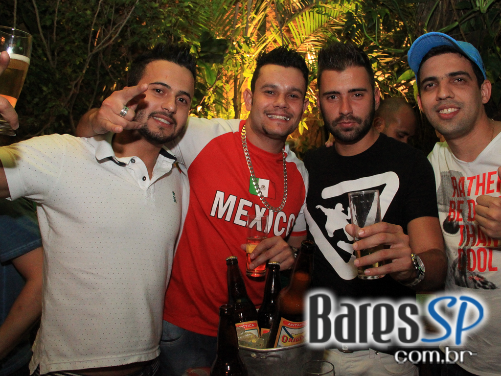 Luciana e Rodrigo Rios animaram o palco do Quintal do Espeto Moema no domingo Luciana e Rodrigo Rios animaram o palco do Quintal do Espeto Moema no domingo