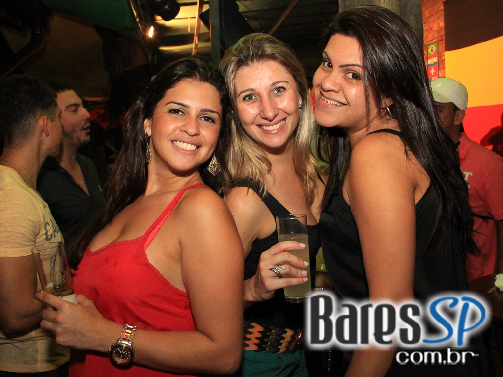 Luciana e Rodrigo Rios animaram o palco do Quintal do Espeto Moema no domingo Luciana e Rodrigo Rios animaram o palco do Quintal do Espeto Moema no domingo