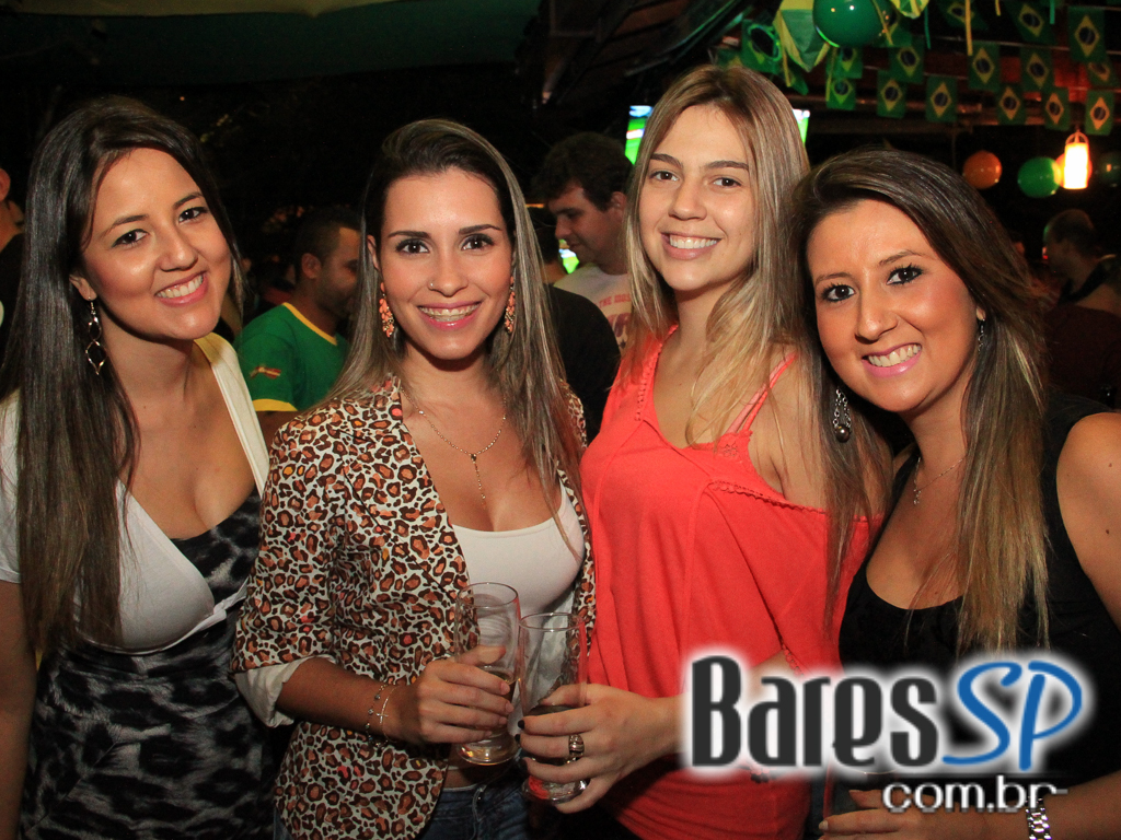 Luciana e Rodrigo Rios animaram o palco do Quintal do Espeto Moema no domingo Luciana e Rodrigo Rios animaram o palco do Quintal do Espeto Moema no domingo