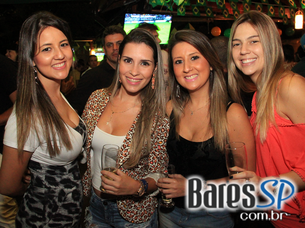 Luciana e Rodrigo Rios animaram o palco do Quintal do Espeto Moema no domingo Luciana e Rodrigo Rios animaram o palco do Quintal do Espeto Moema no domingo