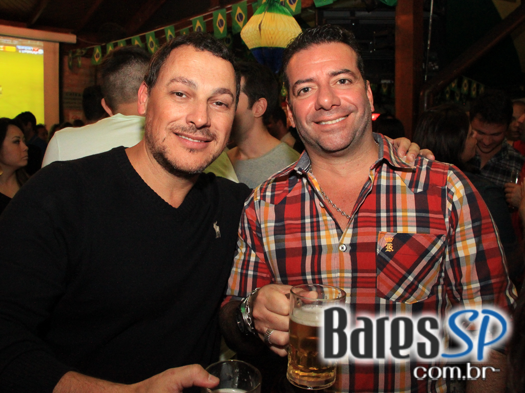 Luciana e Rodrigo Rios animaram o palco do Quintal do Espeto Moema no domingo Luciana e Rodrigo Rios animaram o palco do Quintal do Espeto Moema no domingo