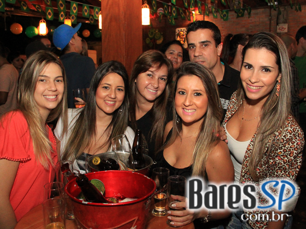 Luciana e Rodrigo Rios animaram o palco do Quintal do Espeto Moema no domingo Luciana e Rodrigo Rios animaram o palco do Quintal do Espeto Moema no domingo