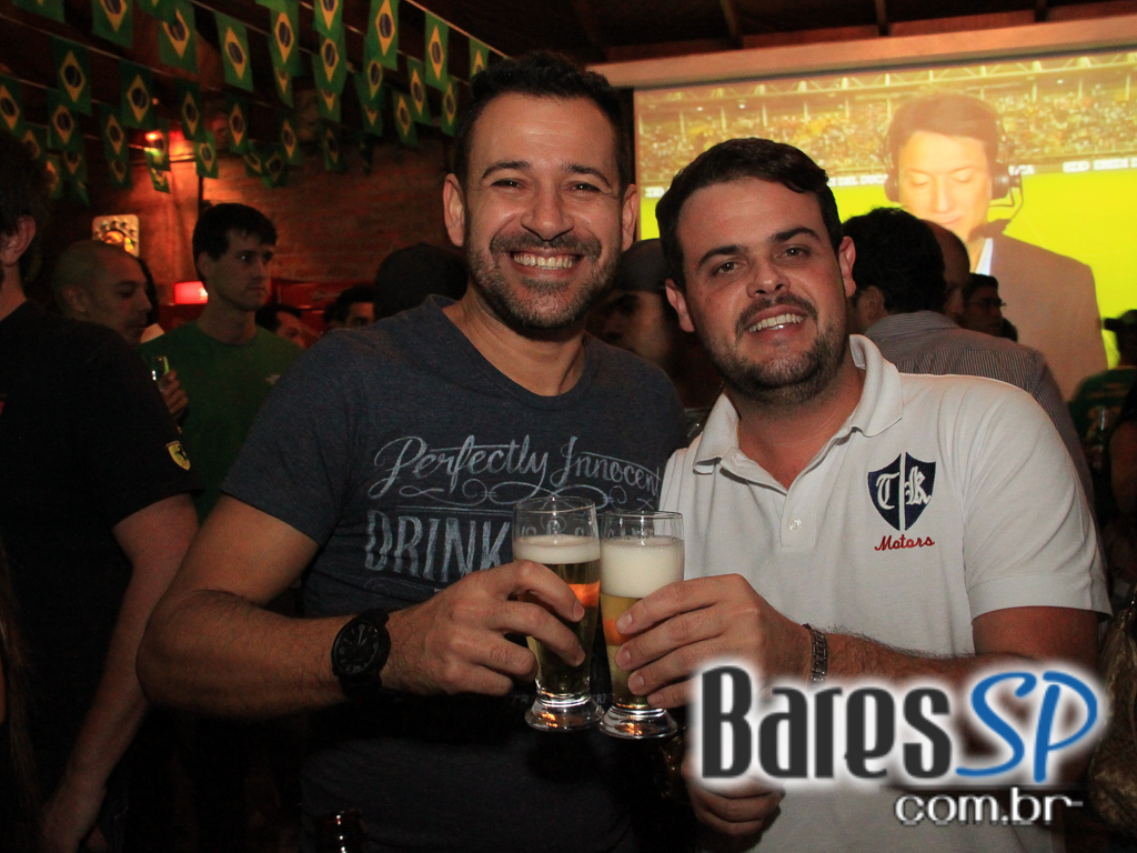 Luciana e Rodrigo Rios animaram o palco do Quintal do Espeto Moema no domingo Luciana e Rodrigo Rios animaram o palco do Quintal do Espeto Moema no domingo