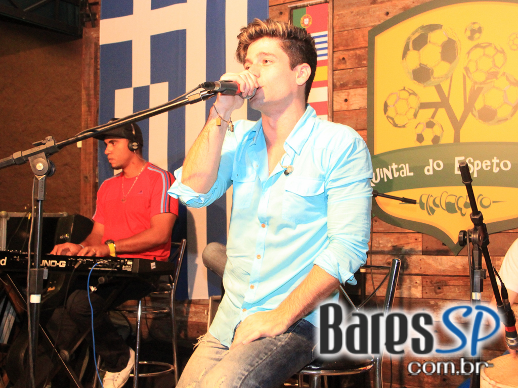 Luciana e Rodrigo Rios animaram o palco do Quintal do Espeto Moema no domingo Luciana e Rodrigo Rios animaram o palco do Quintal do Espeto Moema no domingo