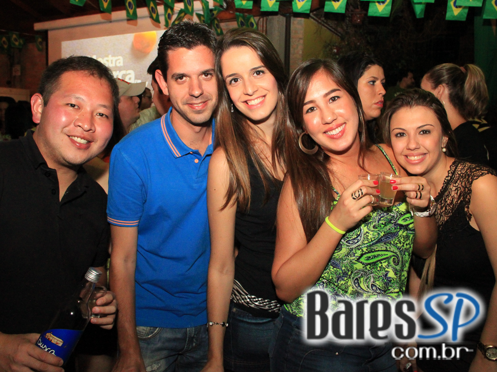 Luciana e Rodrigo Rios animaram o palco do Quintal do Espeto Moema no domingo Luciana e Rodrigo Rios animaram o palco do Quintal do Espeto Moema no domingo