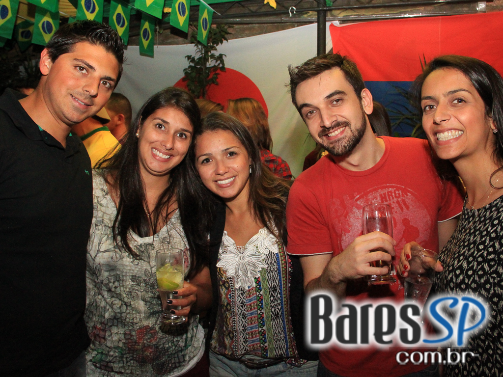 Luciana e Rodrigo Rios animaram o palco do Quintal do Espeto Moema no domingo Luciana e Rodrigo Rios animaram o palco do Quintal do Espeto Moema no domingo