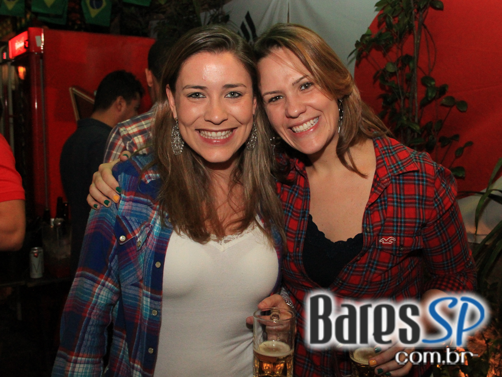 Luciana e Rodrigo Rios animaram o palco do Quintal do Espeto Moema no domingo Luciana e Rodrigo Rios animaram o palco do Quintal do Espeto Moema no domingo