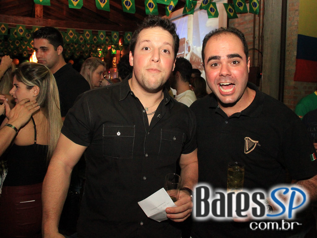 Luciana e Rodrigo Rios animaram o palco do Quintal do Espeto Moema no domingo Luciana e Rodrigo Rios animaram o palco do Quintal do Espeto Moema no domingo