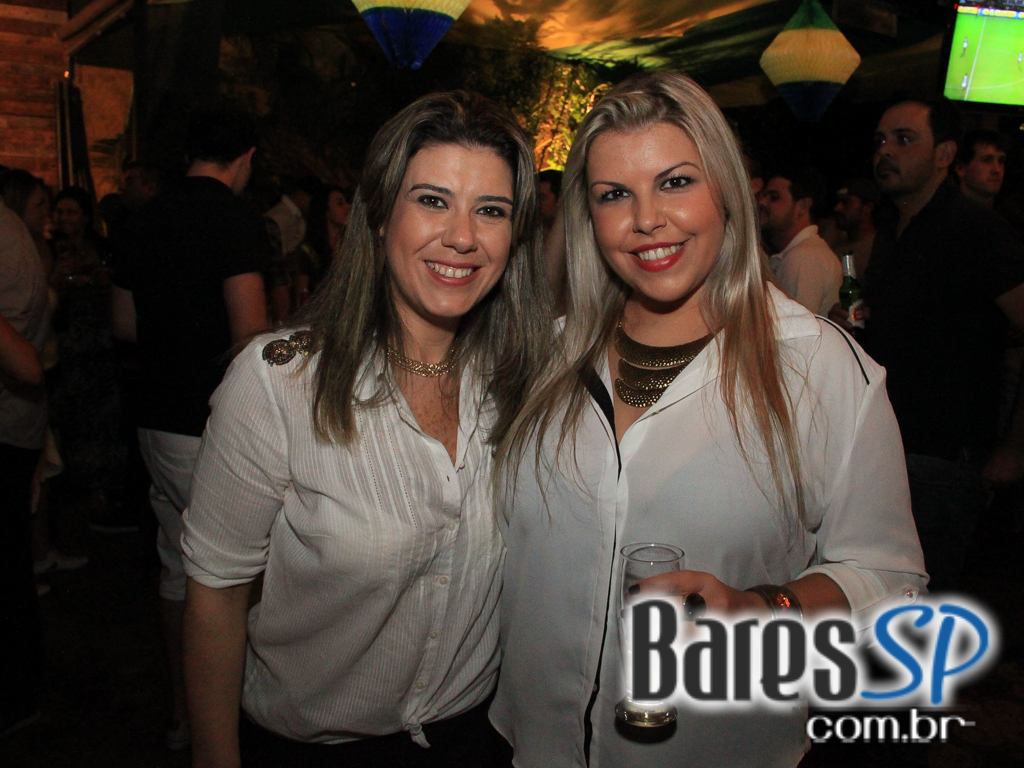 Luciana e Rodrigo Rios animaram o palco do Quintal do Espeto Moema no domingo Luciana e Rodrigo Rios animaram o palco do Quintal do Espeto Moema no domingo