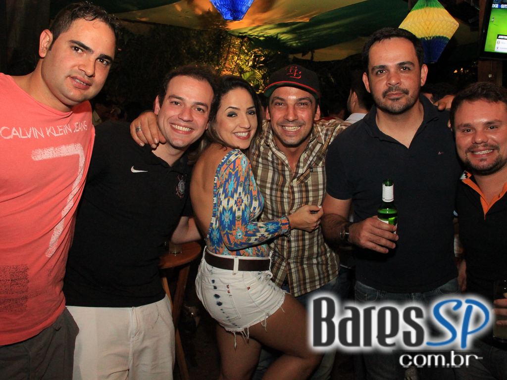 Luciana e Rodrigo Rios animaram o palco do Quintal do Espeto Moema no domingo Luciana e Rodrigo Rios animaram o palco do Quintal do Espeto Moema no domingo