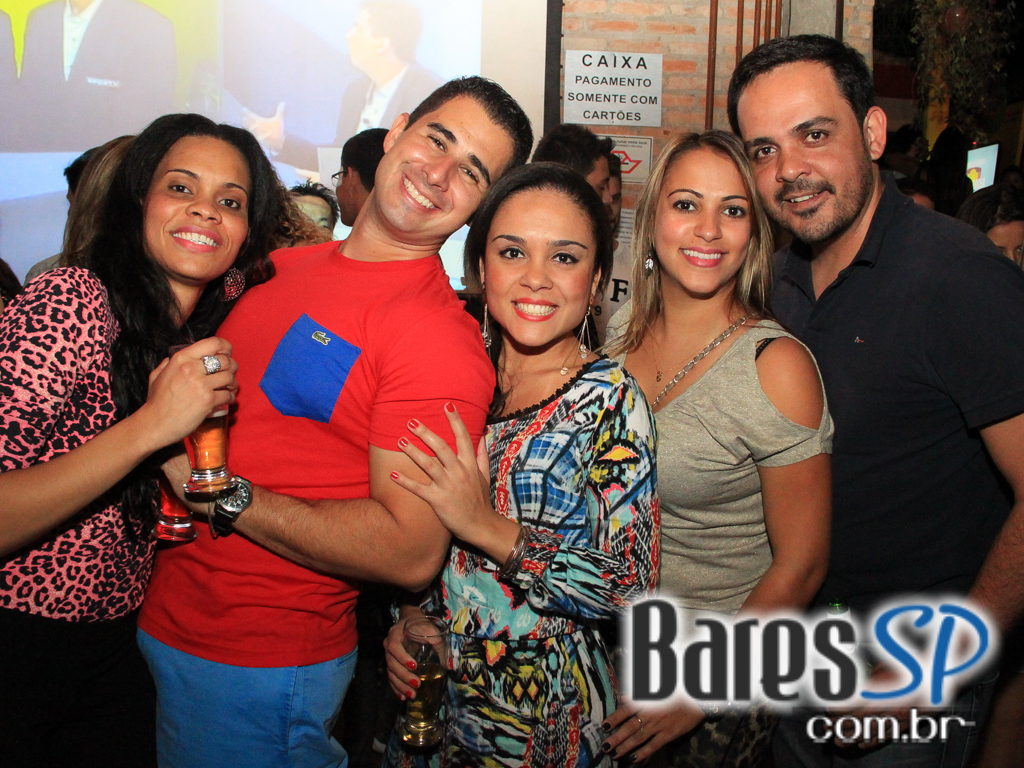 Luciana e Rodrigo Rios animaram o palco do Quintal do Espeto Moema no domingo Luciana e Rodrigo Rios animaram o palco do Quintal do Espeto Moema no domingo