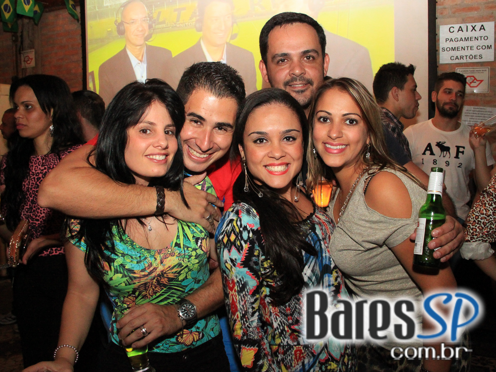 Luciana e Rodrigo Rios animaram o palco do Quintal do Espeto Moema no domingo Luciana e Rodrigo Rios animaram o palco do Quintal do Espeto Moema no domingo