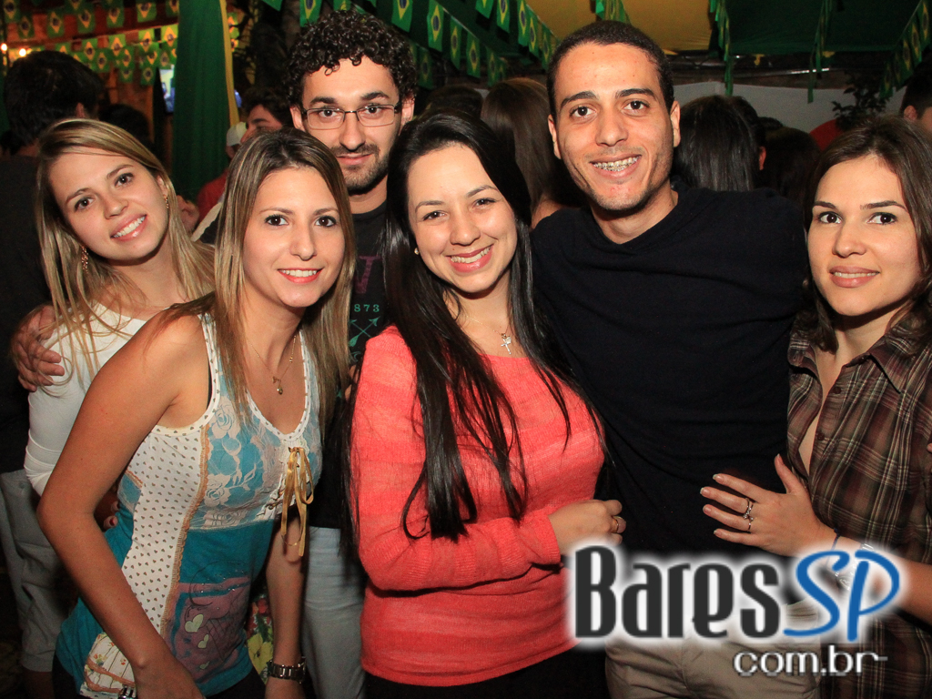 Luciana e Rodrigo Rios animaram o palco do Quintal do Espeto Moema no domingo Luciana e Rodrigo Rios animaram o palco do Quintal do Espeto Moema no domingo