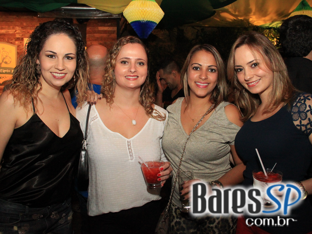 Luciana e Rodrigo Rios animaram o palco do Quintal do Espeto Moema no domingo Luciana e Rodrigo Rios animaram o palco do Quintal do Espeto Moema no domingo