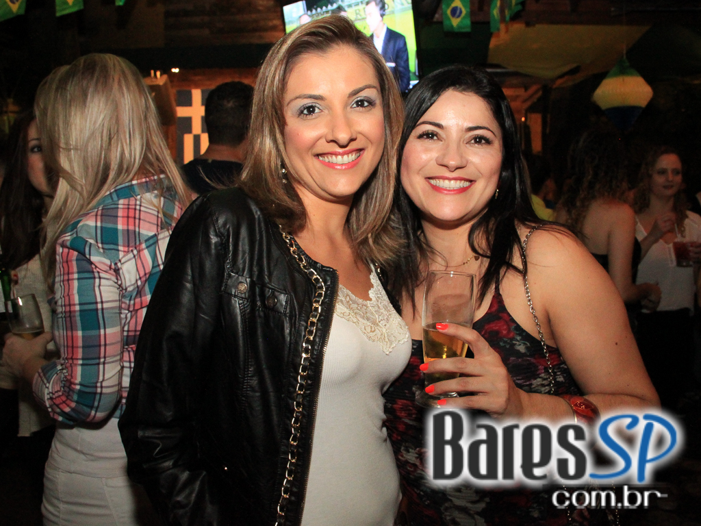 Luciana e Rodrigo Rios animaram o palco do Quintal do Espeto Moema no domingo Luciana e Rodrigo Rios animaram o palco do Quintal do Espeto Moema no domingo