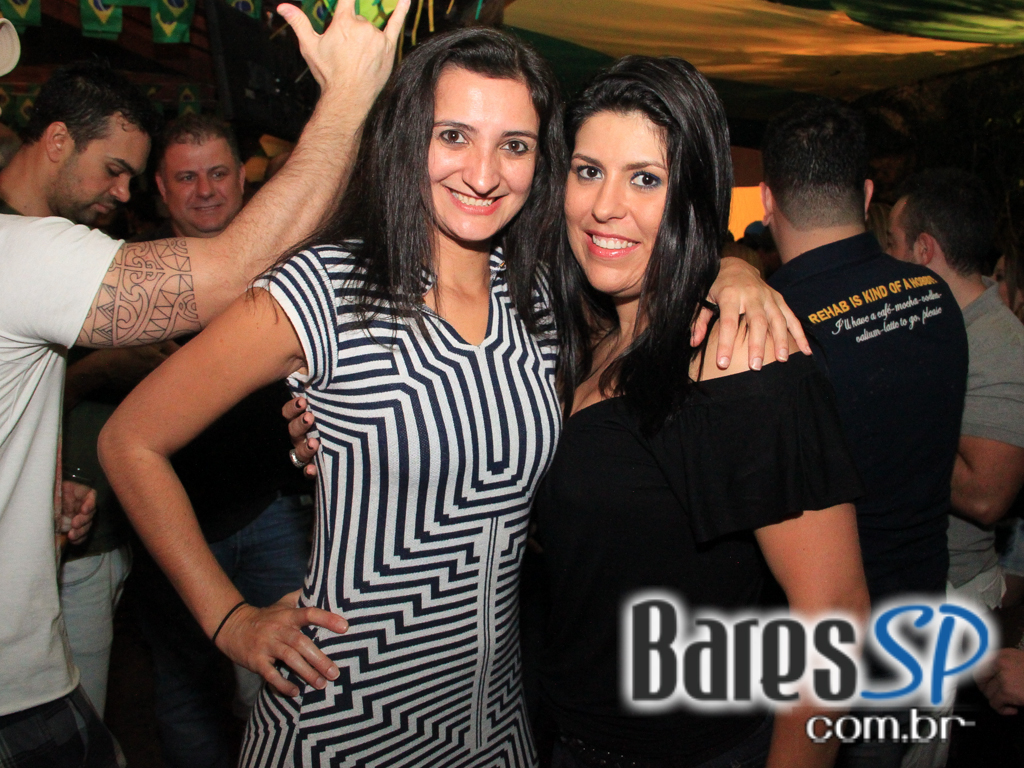 Luciana e Rodrigo Rios animaram o palco do Quintal do Espeto Moema no domingo Luciana e Rodrigo Rios animaram o palco do Quintal do Espeto Moema no domingo