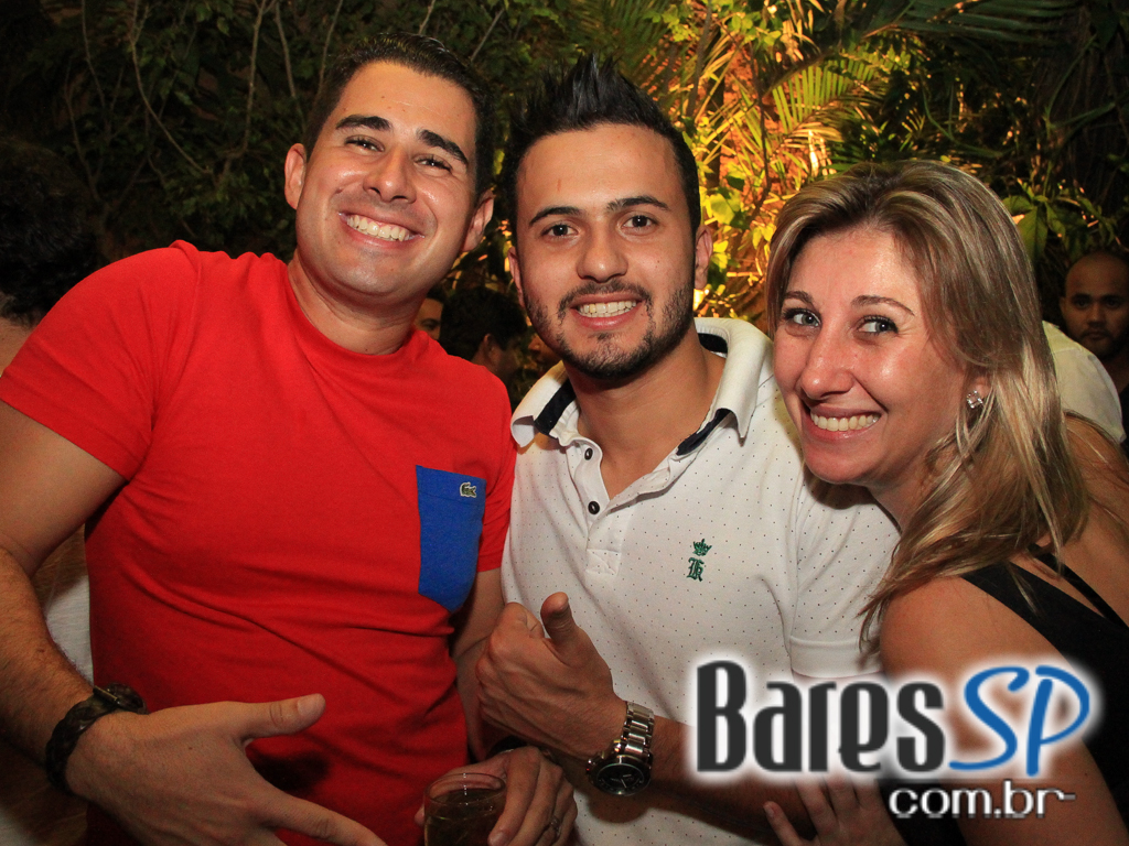 Luciana e Rodrigo Rios animaram o palco do Quintal do Espeto Moema no domingo Luciana e Rodrigo Rios animaram o palco do Quintal do Espeto Moema no domingo