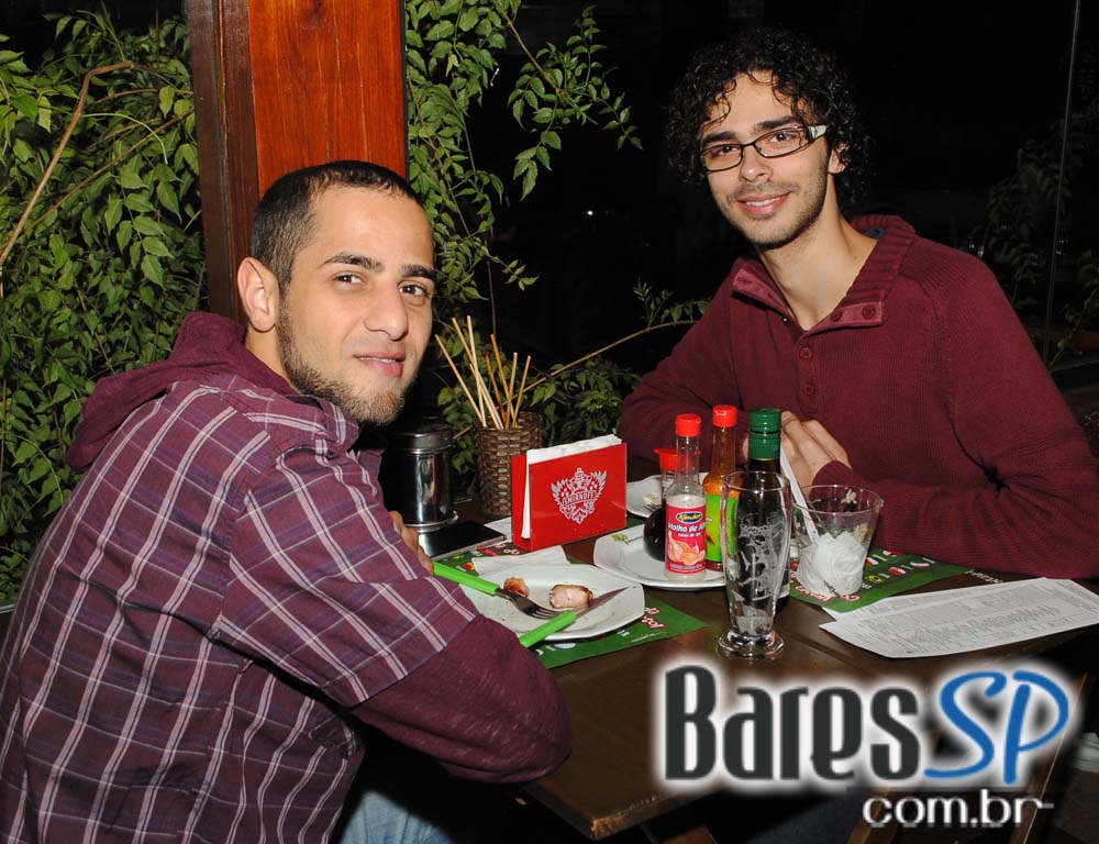 Quintal do Espeto Lapa recebeu o projeto Samba de Raíz com o grupo Samba do Babé no sábado Quintal do Espeto Lapa recebeu o projeto Samba de Raíz com o grupo Samba do Babé no sábado