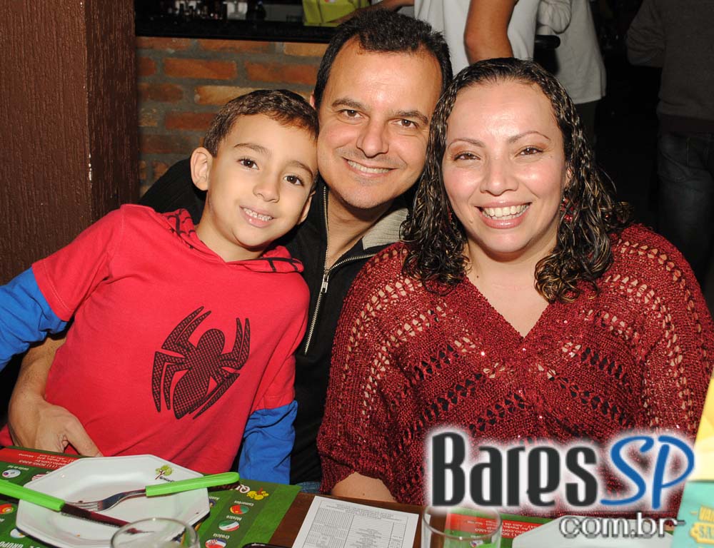 Quintal do Espeto Lapa recebeu o projeto Samba de Raíz com o grupo Samba do Babé no sábado Quintal do Espeto Lapa recebeu o projeto Samba de Raíz com o grupo Samba do Babé no sábado