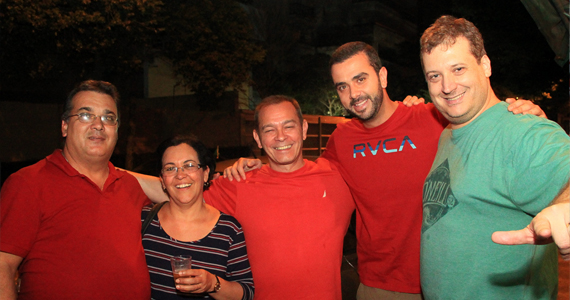 Domingo com transmissão do futebol, petiscos e drinks variados no Leporace Bar