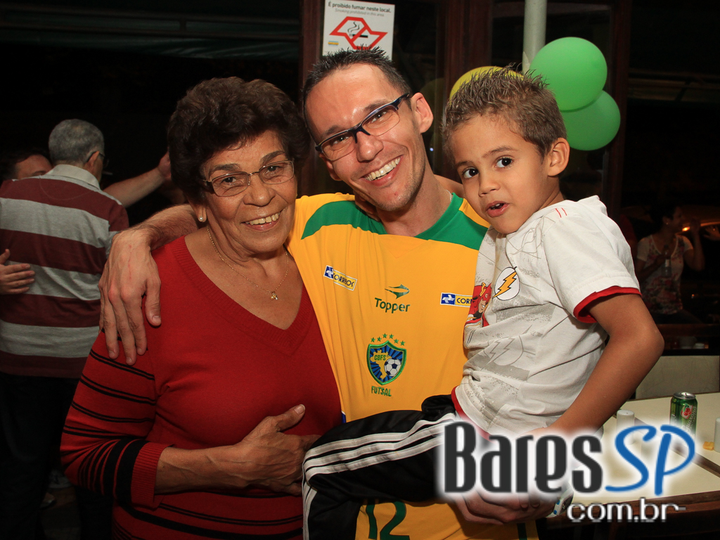 Domingo com transmissão do futebol, petiscos e drinks variados no Leporace Bar Domingo com transmissão do futebol, petiscos e drinks variados no Leporace Bar