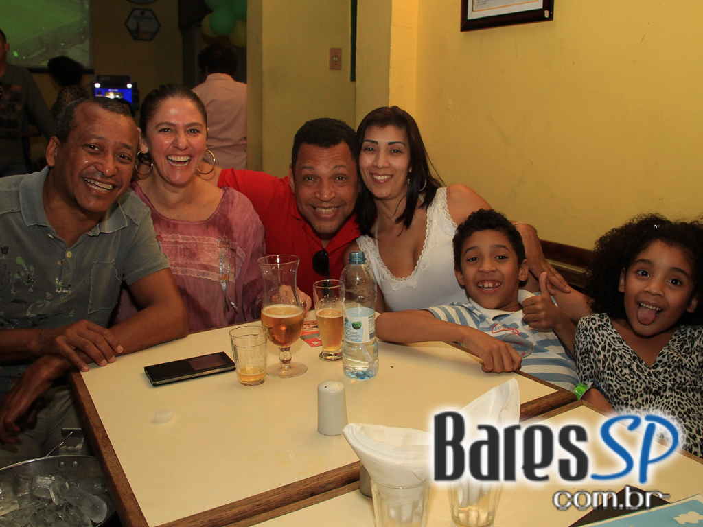 Domingo com transmissão do futebol, petiscos e drinks variados no Leporace Bar Domingo com transmissão do futebol, petiscos e drinks variados no Leporace Bar