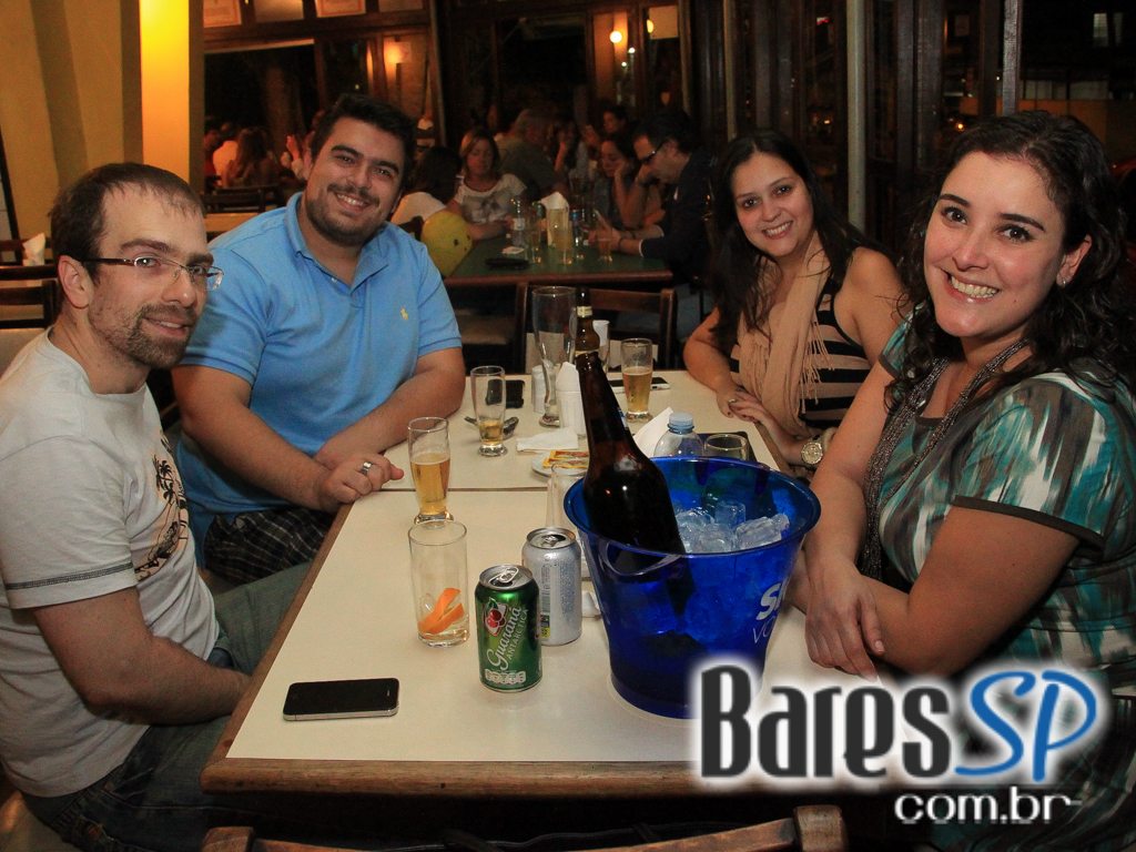 Domingo com transmissão do futebol, petiscos e drinks variados no Leporace Bar Domingo com transmissão do futebol, petiscos e drinks variados no Leporace Bar