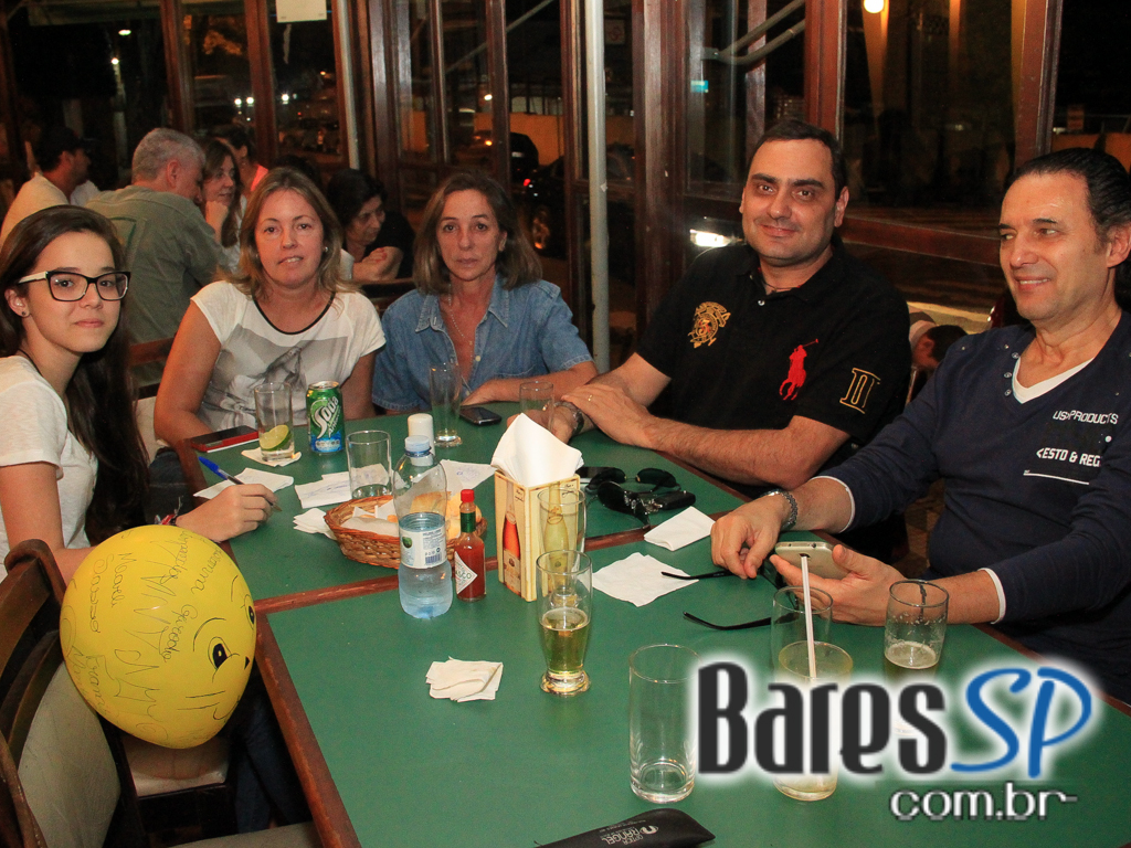 Domingo com transmissão do futebol, petiscos e drinks variados no Leporace Bar Domingo com transmissão do futebol, petiscos e drinks variados no Leporace Bar