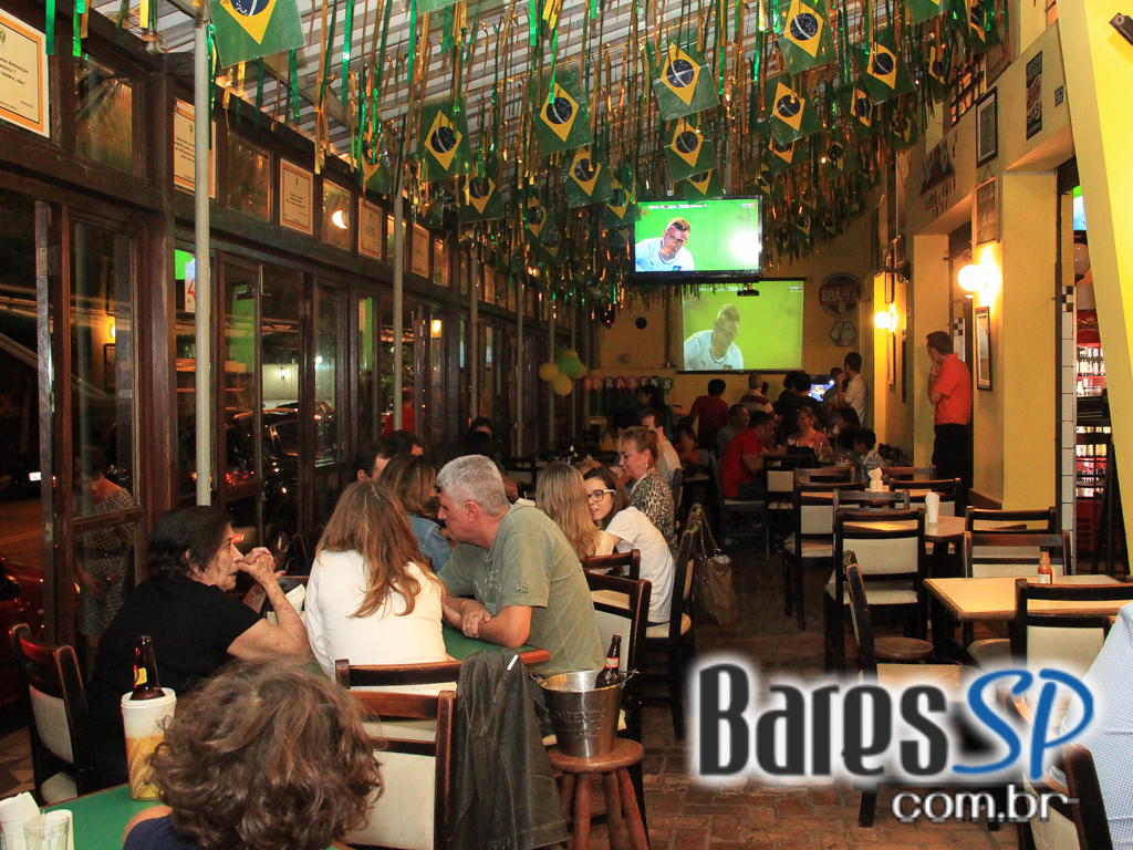 Domingo com transmissão do futebol, petiscos e drinks variados no Leporace Bar Domingo com transmissão do futebol, petiscos e drinks variados no Leporace Bar