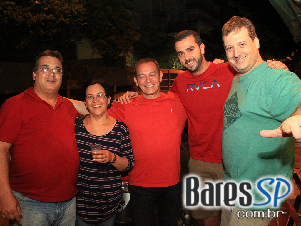 Domingo com transmissão do futebol, petiscos e drinks variados no Leporace Bar Domingo com transmissão do futebol, petiscos e drinks variados no Leporace Bar