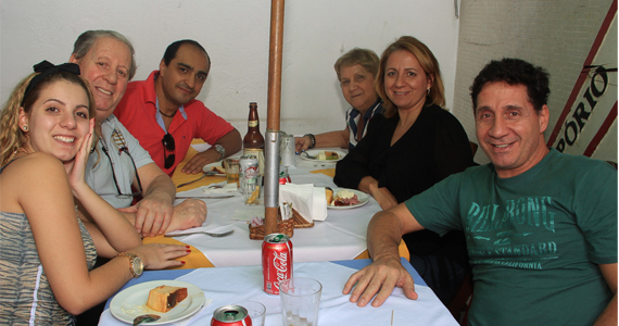 Cardápio com tipícos petiscos no domingo na As Mineiras 