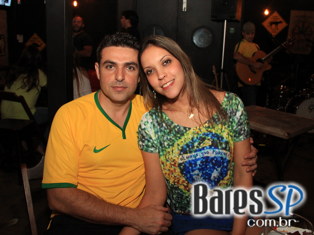 The Equinox transmitiu a abertura da Copa do Mundo com promoção e banda Made In The Equinox transmitiu a abertura da Copa do Mundo com promoção e banda Made In