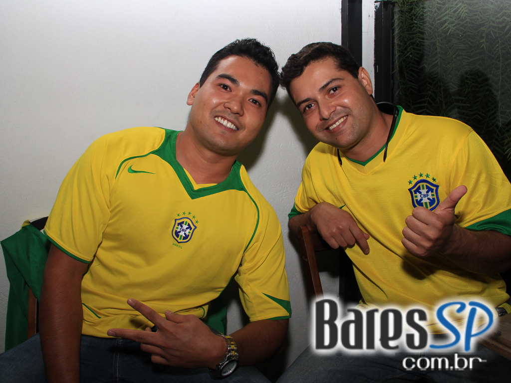 The Equinox transmitiu a abertura da Copa do Mundo com promoção e banda Made In The Equinox transmitiu a abertura da Copa do Mundo com promoção e banda Made In